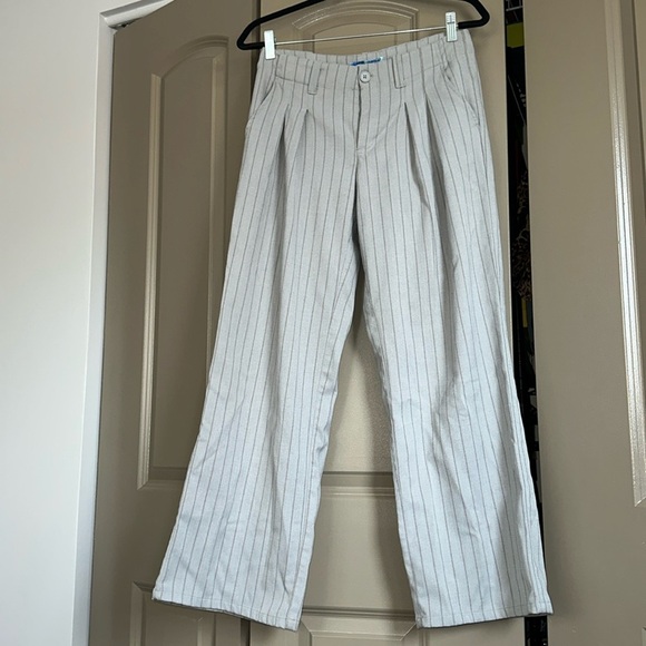 URBAN OUTFITTERS low rise wide leg pinstripe trousers with pleats. - Picture 1 of 9
